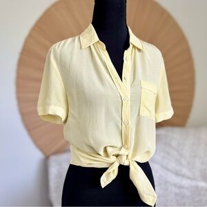 100% Silk Sheer Pale Yellow Button Up Top XS LIKE NEW ⭐️